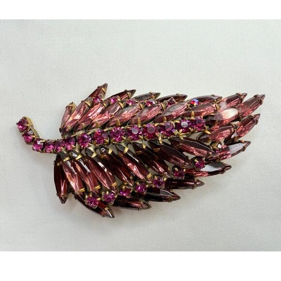 Vintage Mid-Century Dimensional Amethyst Rhinestone Leaf Brooch - Picture 1 of 10